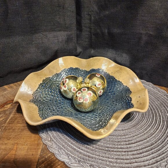 Handmade Ceramic plate with Rustic edge and scale texture. - Picture 7 of 9